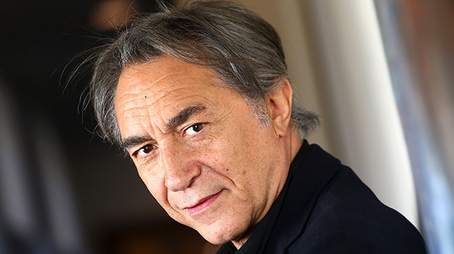 Accusé d’inceste par sa fille, Richard Berry de retour sur les planches
