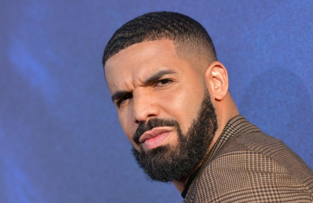 Drake interrompt son concert à l’Apollo Théâtre après la chute d'un ventilateur du balcon