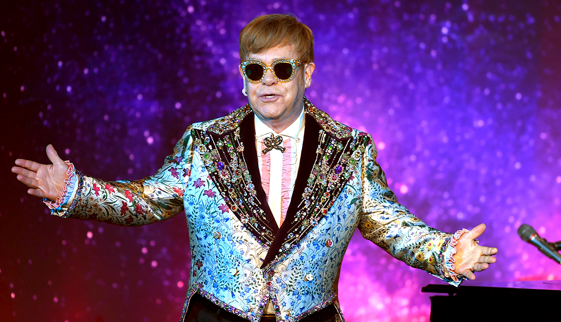 Elton John hospitalisé après une chute dans sa villa de Nice