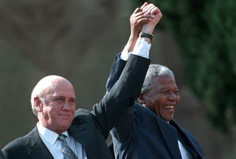 Frederik de Klerk rejoint Nelson Mandela