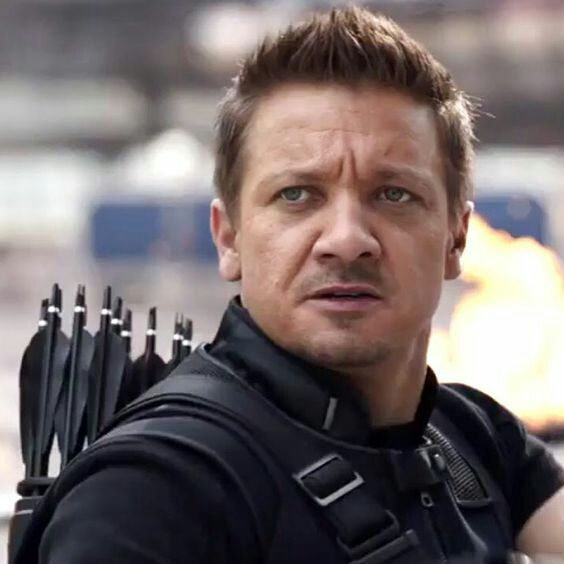 L'acteur Jeremy Renner est hospitalisé après avoir été victime d'un accident alors qu'il déneigeait