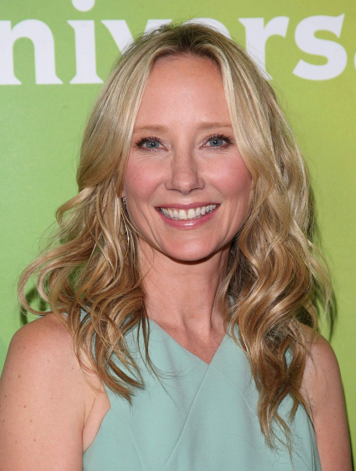 L’actrice américaine Anne Heche hospitalisée après un accident de voiture à Los Angeles