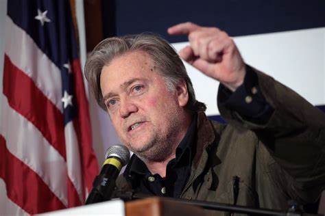 L'ancien conseiller de la Maison Blanche, Steve Bannon, condamné à payer à ses anciens avocats plus de 480 000 $