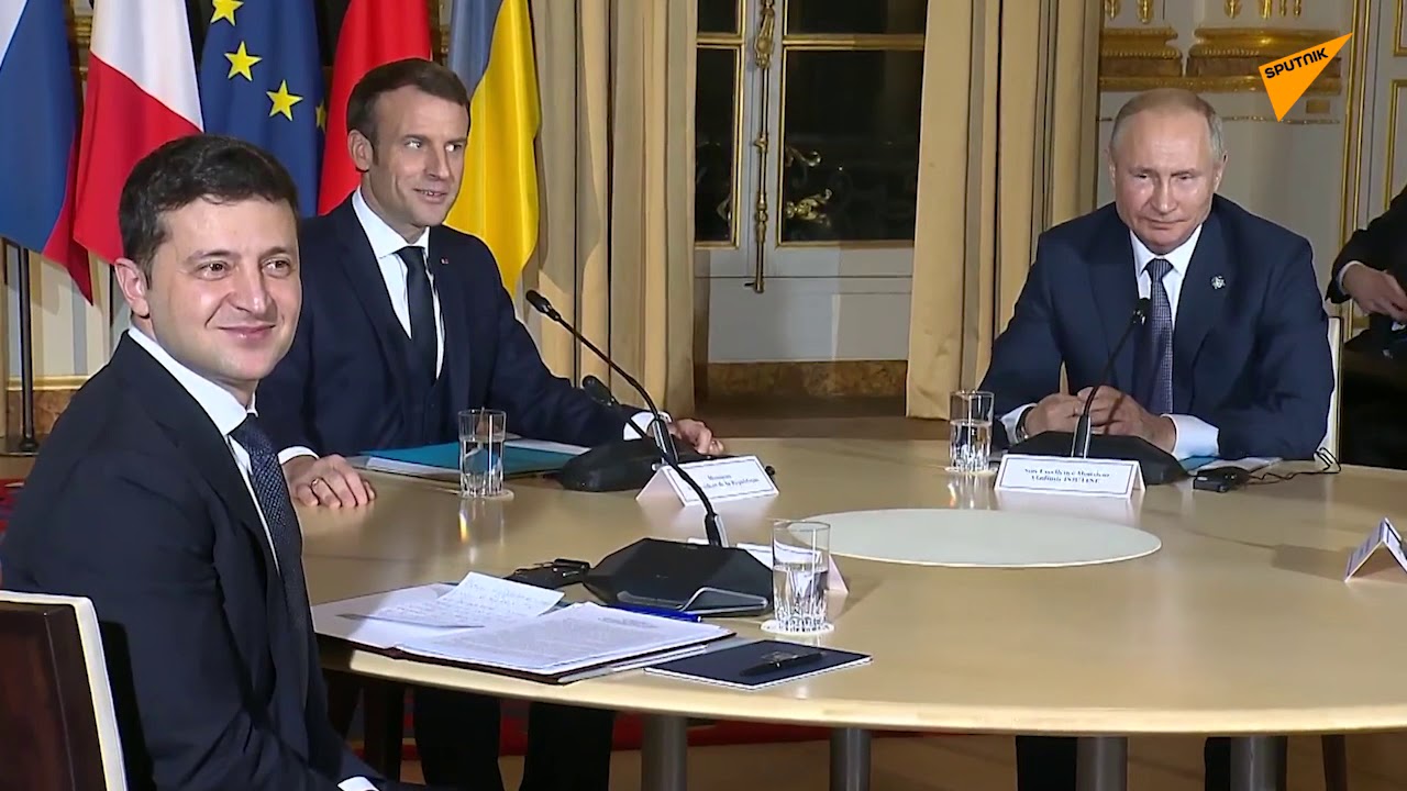 La France annonce l’expulsion de 35 diplomates russes soupçonnés d’espionnage