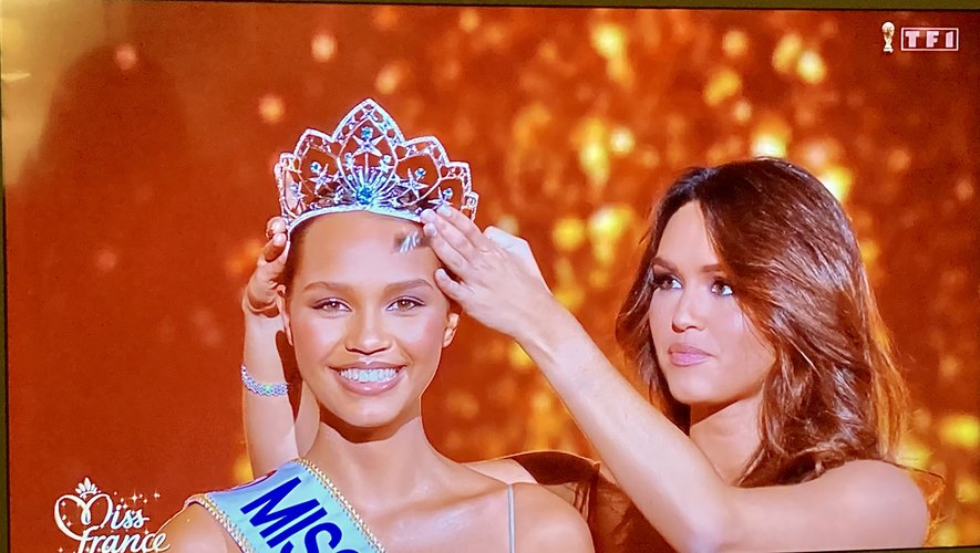 La Guadeloupéenne Indira Ampiot élue Miss France 2023