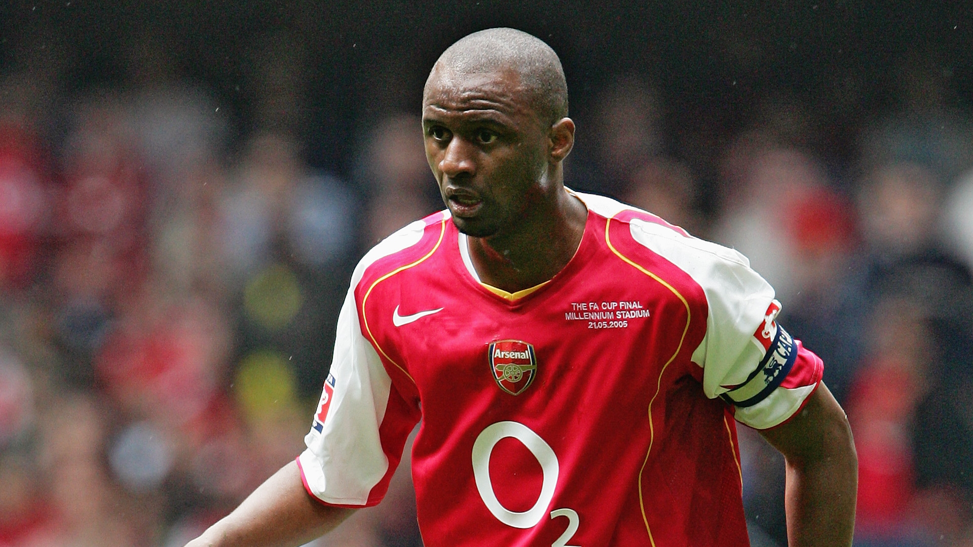 Le racisme dans le monde du football sera sondé dans le documentaire soutenu par la Fédération "Patrick Vieira - Off the Bench"