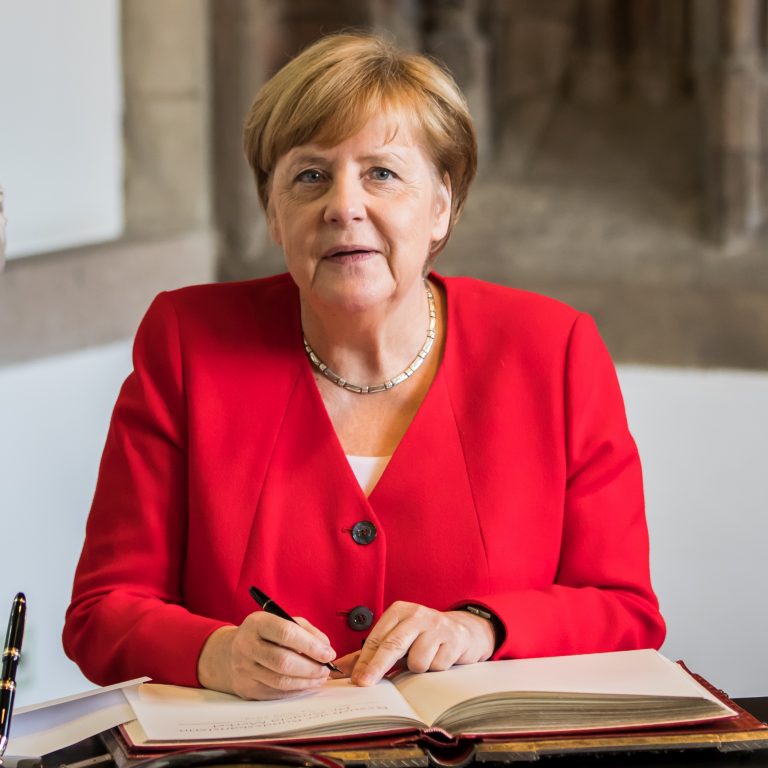 L’ex chancelière allemande Angela Merkel reçoit le Prix Félix Houphouët-Boigny pour la recherche de la Paix