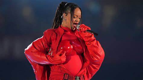 Rihanna est officiellement enceinte